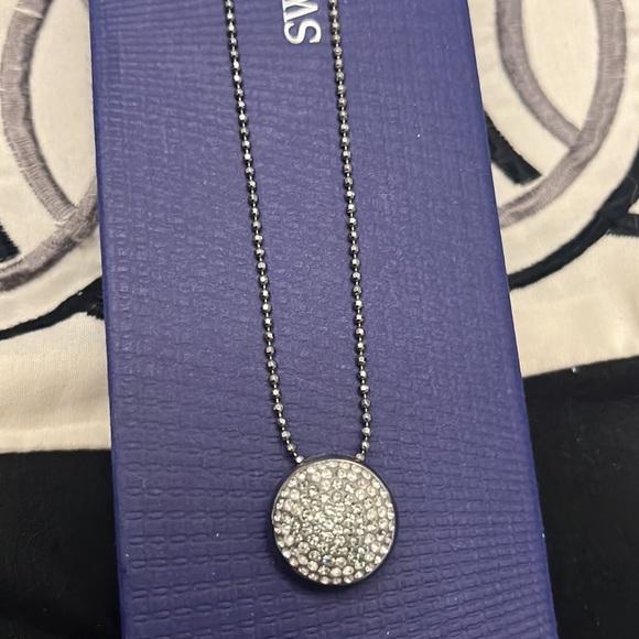 NWOT SWAROVSKI PAVE CIRCLE NECKLACE 🔥🔥 - Picture 5 of 6
